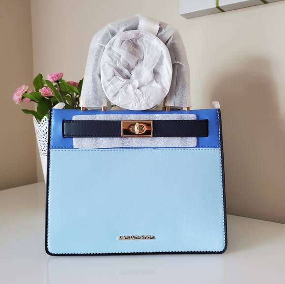 Michael Kors Tatiana Medium Messenger - Picture 4 of 14